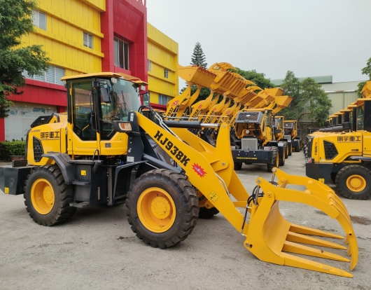 Máy xúc lật kẹp gỗ HJ938K