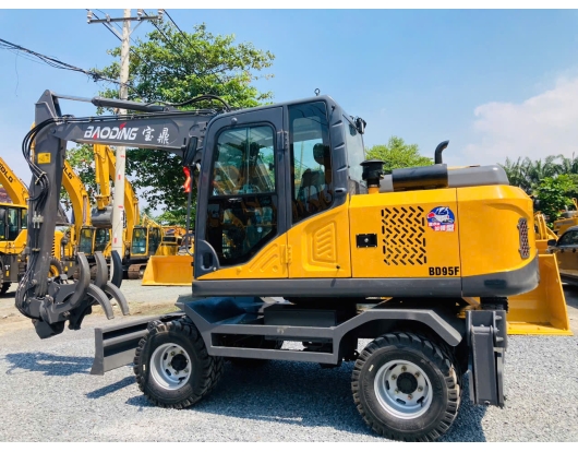 Máy xúc đào kẹp gỗ BD95W-9A