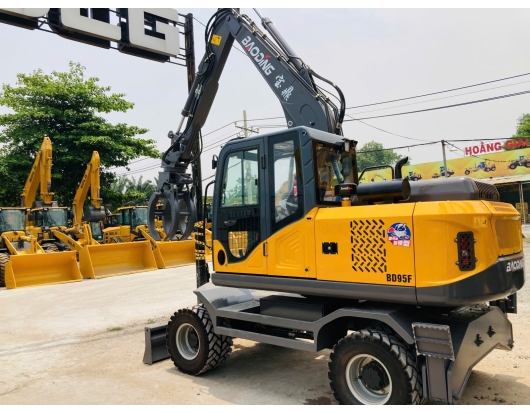 Máy xúc đào kẹp gỗ BD95W-9A